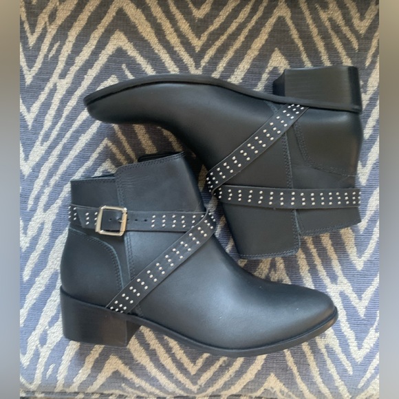 Kaanas Leather Boots - Picture 2 of 7